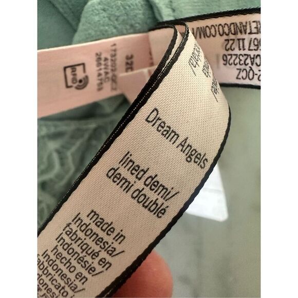 Victoria's Secret 32D *DREAM ANGELS* LIGHTLY LINED SMOOTH DEMI BRA - Picture 6 of 6